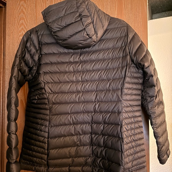 Patagonia Black Quilted Hooded Down Jacket - Picture 3 of 3